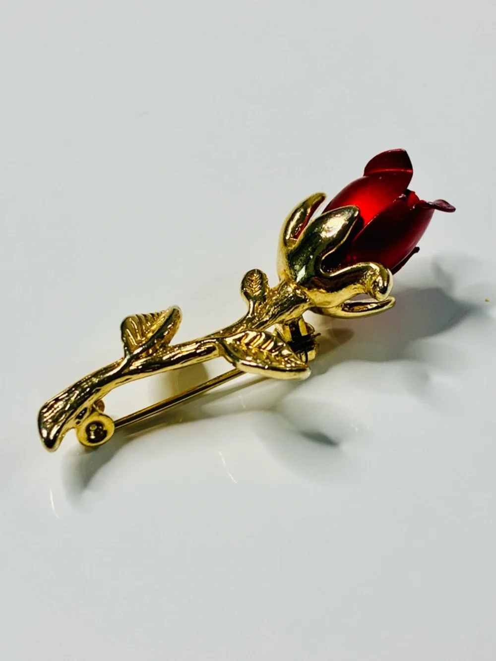 VTG Boutonniere Gold-Tone Red Rose Brooch Easy Everyday Casual Lightweight EUC